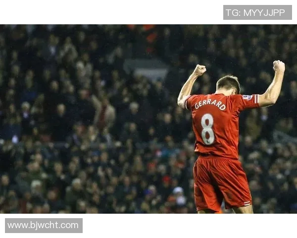 足球明星背影高清图片展现运动魅力与激情瞬间的完美结合